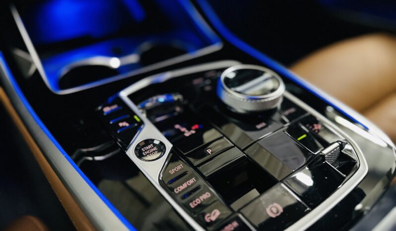 2023 BMW X7 x-DRIVE (M SPORT PACKAGE) lleno