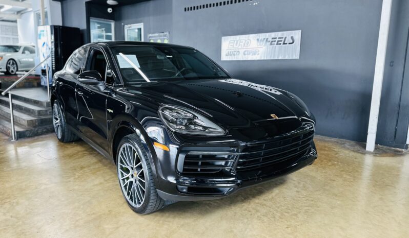 2022 Porsche Cayenne coupe e hybrid lleno