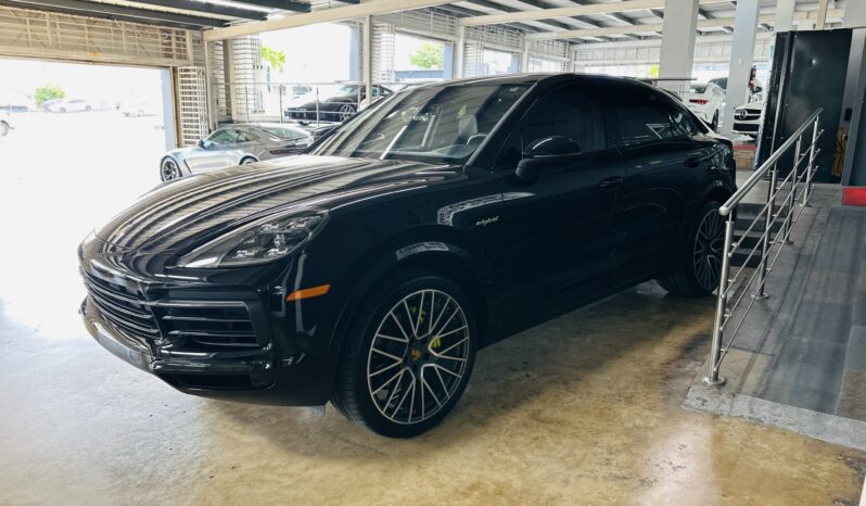 2022 Porsche Cayenne coupe e hybrid lleno