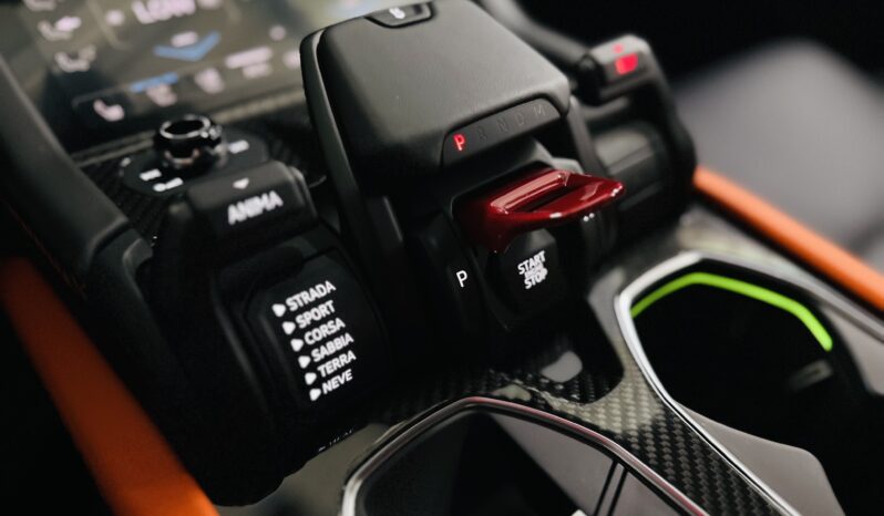 2025 LAMBORGHINI URUS SE lleno