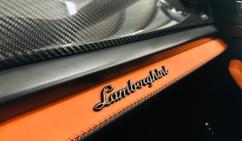 2025 LAMBORGHINI URUS SE lleno
