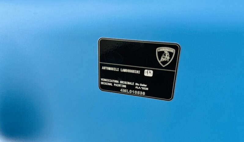 2025 LAMBORGHINI URUS SE lleno