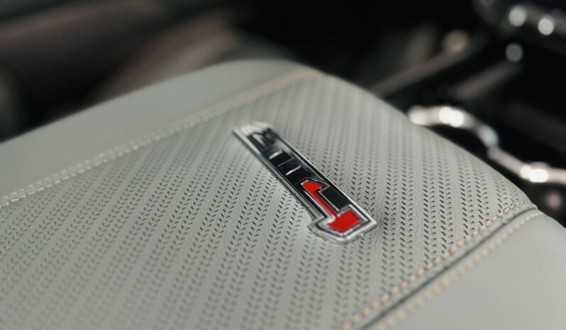 2026 GMC Yukon XL AT4 lleno