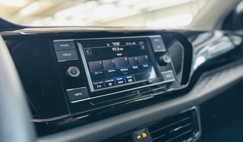 2023 VW Taos S lleno