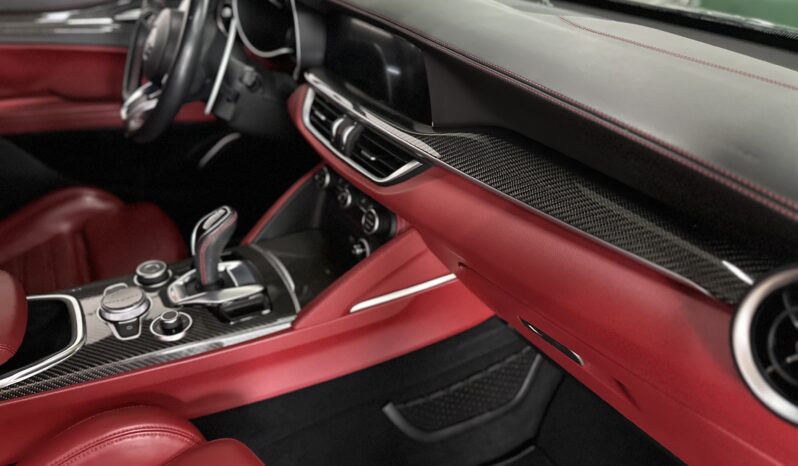 2020 Alfa Romeo Stelvio Ti Carbon lleno