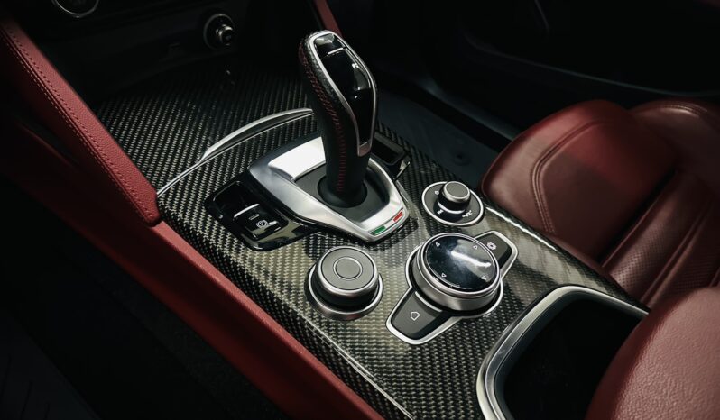 2020 Alfa Romeo Stelvio Ti Carbon lleno