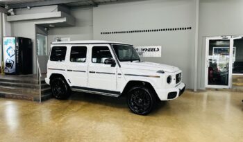 2025 MERCEDES BENZ G 580 lleno