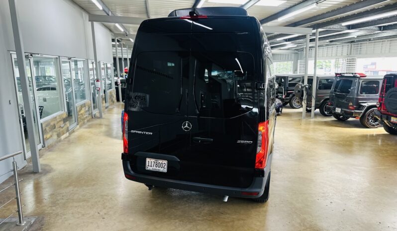 2024 M BENZ SPRINTER 2500 PASSENGER VAN lleno