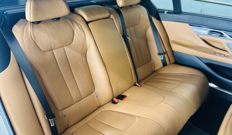 2018 BMW 740E CARBON CORE EDITION lleno