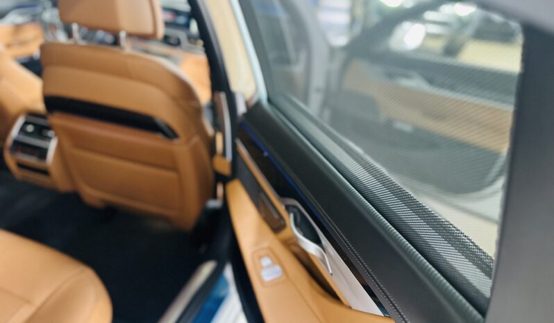 2018 BMW 740E CARBON CORE EDITION lleno
