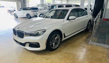 2018 BMW 740E CARBON CORE EDITION lleno