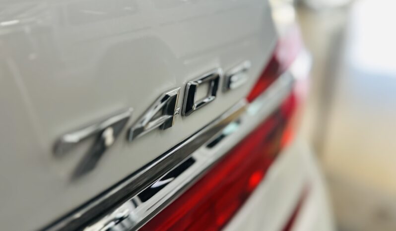 2018 BMW 740E CARBON CORE EDITION lleno