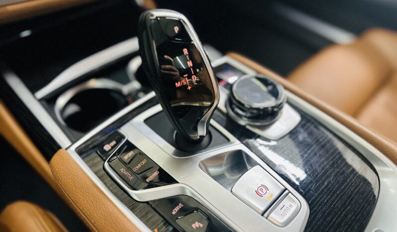 2018 BMW 740E CARBON CORE EDITION lleno
