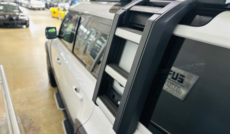 2023 Land Rover Defender 110 lleno