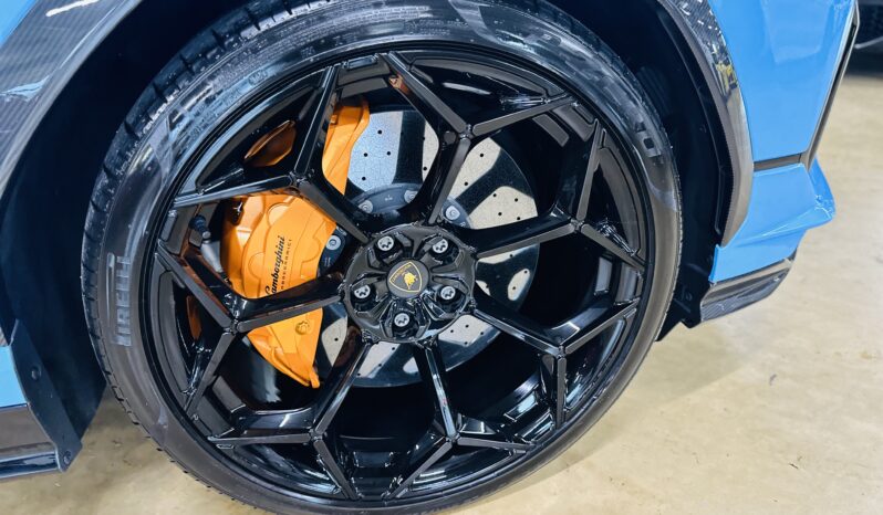 2023 Lamborghini URUS Performante lleno