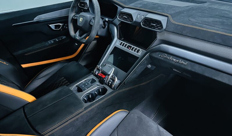2023 Lamborghini URUS Performante lleno