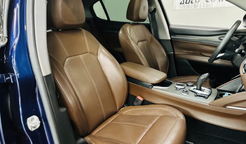 2021 Alfa Romeo Stelvio Q4 lleno