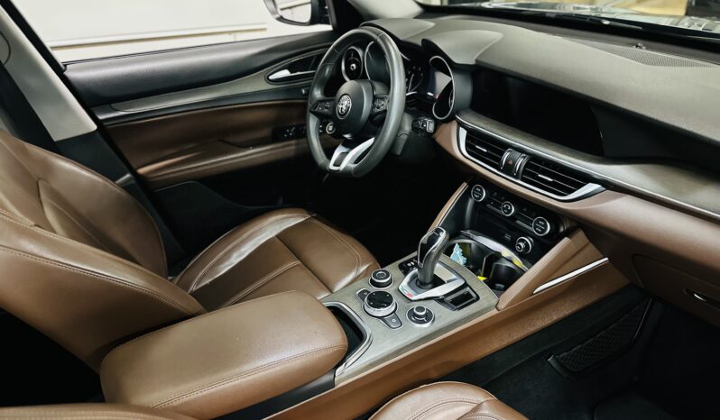 2021 Alfa Romeo Stelvio Q4 lleno