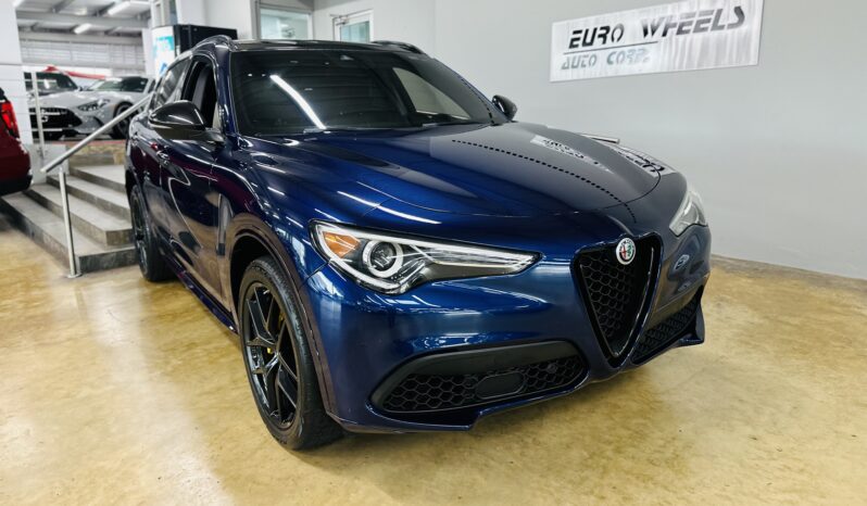 2021 Alfa Romeo Stelvio Q4 lleno