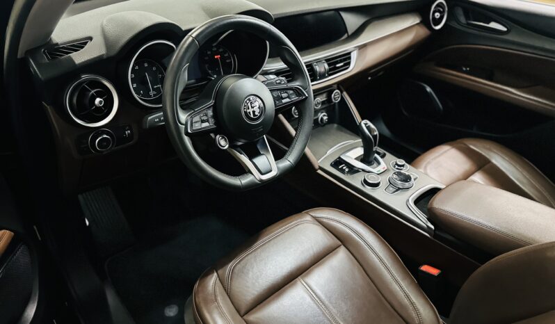 2021 Alfa Romeo Stelvio Q4 lleno