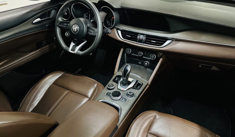 2021 Alfa Romeo Stelvio Q4 lleno