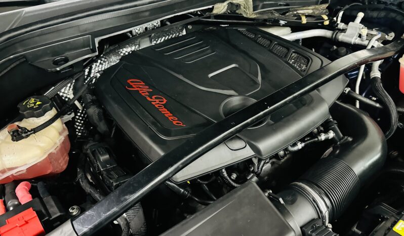 2021 Alfa Romeo Stelvio Q4 lleno