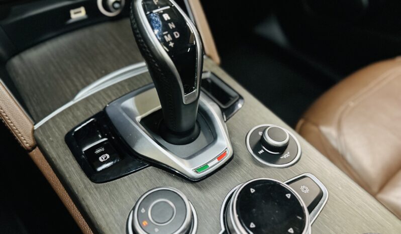2021 Alfa Romeo Stelvio Q4 lleno