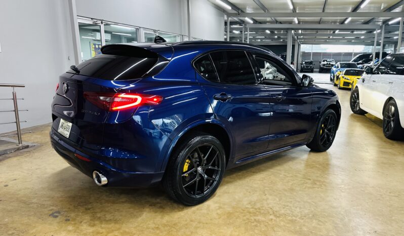 2021 Alfa Romeo Stelvio Q4 lleno
